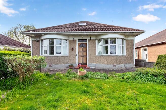 3 bed property, in Crowhill Road, £260,000
