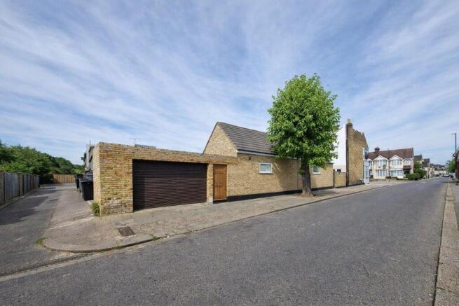 5 bed property, in Ordnance Road, £850,000