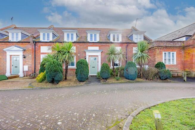 4 bed property, in Old School Drive, £350,000
