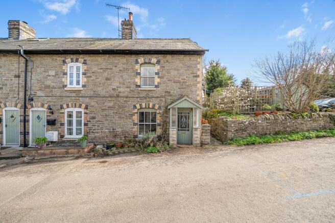 2 bed property, in Kington, £175,000