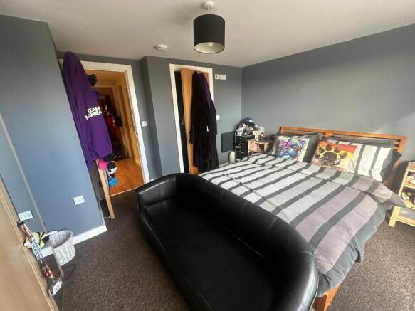 2 bed property, in Lakeside Rise, £142,500