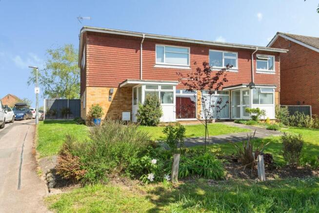 2 bed property, in Valley Road South, £250,000