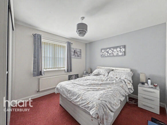 2 bed property, in Blackthorn Road, £160,000