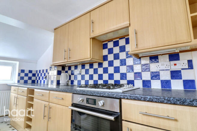 2 bed property, in North Street, £200,000
