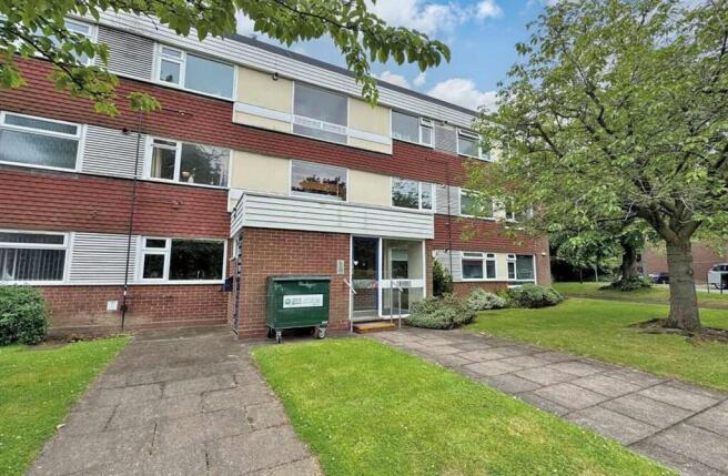 2 bed property, in Stockdale Place (Fff & Garage), £91,000