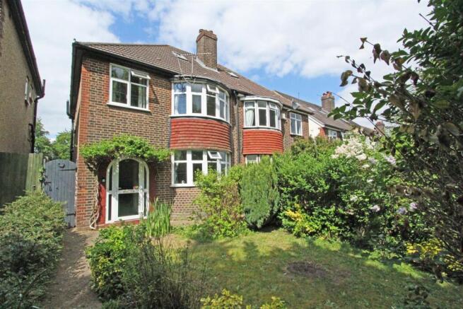 3 bed property, in Croxley Green, £600,000