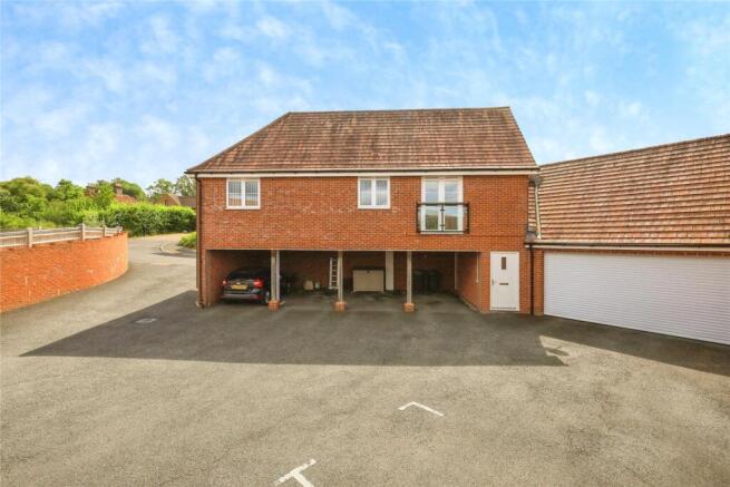 2 bed property, in Mead Lane, £235,000