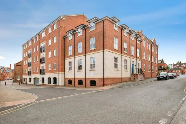2 bed property, in Mill Street, £230,000