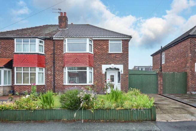 3 bed property, in Silverdale Road, £280,000
