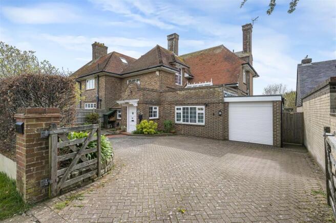 3 bed property, in Upper Belgrave Road, £800,000
