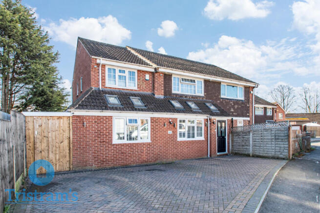 5 bed property, in Bodmin Drive, £390,000
