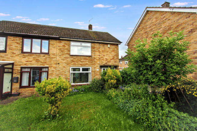 2 bed property, in Silkstone View, £85,000