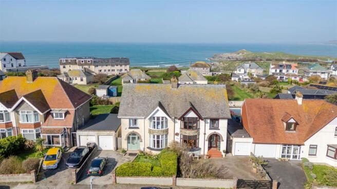 4 bed property, in Bonython Road, £595,000