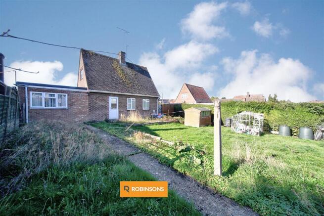 4 bed property, in Lockhart Close, £400,000