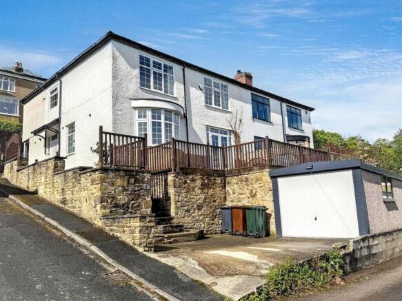 4 bed property, in Rivock Avenue, £325,000