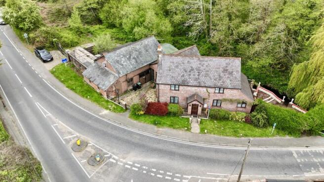 3 bed property, in Ringwood Road, £500,000