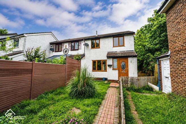 3 bed property, in Moneyclose Grove, £150,000