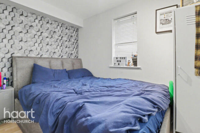 1 bed property, in 29 Naunton Way, £200,000