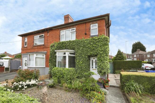 3 bed property, in Whitehouse Road, £170,000
