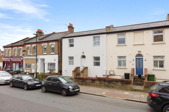 3 bed property, in Chapel Road, £699,995
