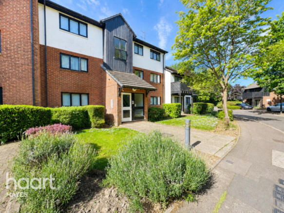1 bed property, in West Quay Drive, £235,000