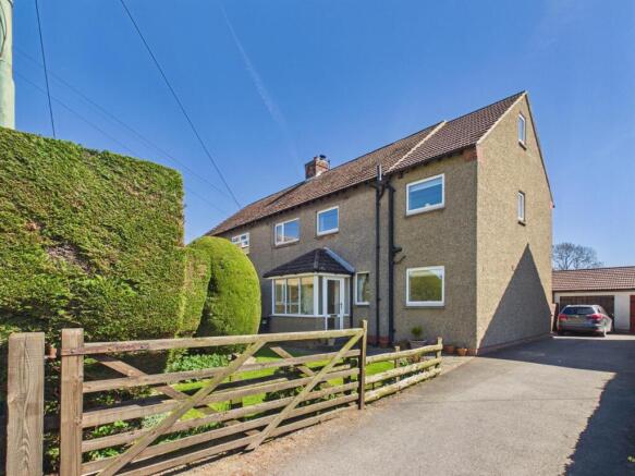 4 bed property, in 8 Cliffords View, £345,000
