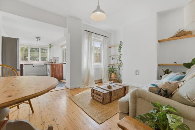 2 bed property, in Park Avenue, £380,000