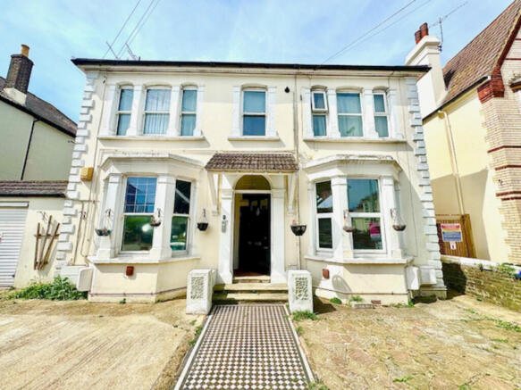 1 bed property, in Christchurch Road, £120,000