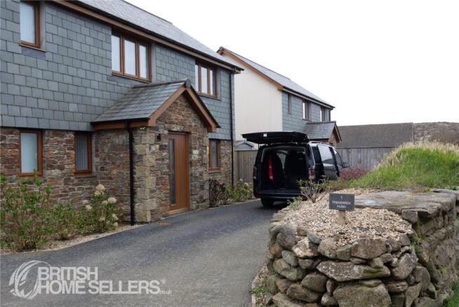 3 bed property, in Trewint, £325,000