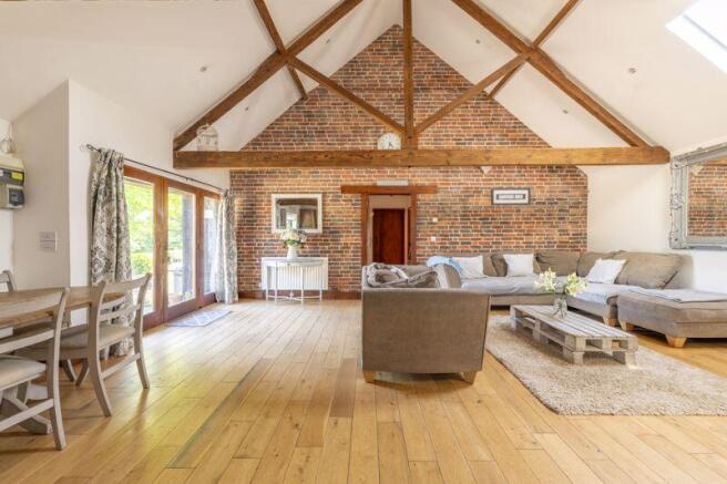 3 bed property, in Palehouse Common, £850,000