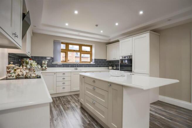 6 bed property, in Oxcliffe Road, £525,000