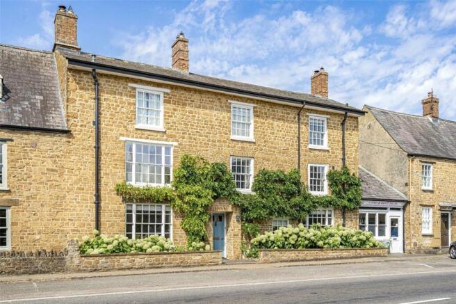 7 bed property, in High Street, £1,750,000