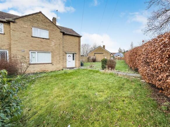 3 bed property, in Berryfield Road, £270,000