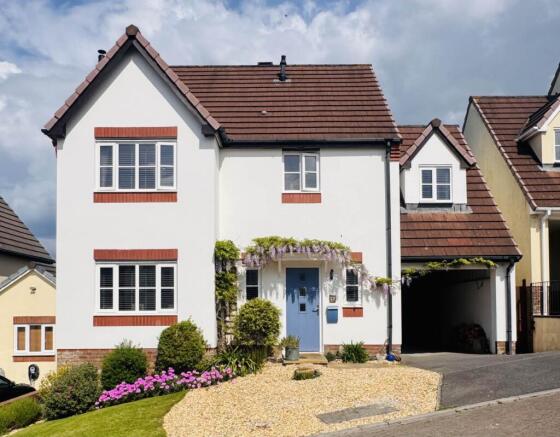 4 bed property, in Maine Close, £400,000