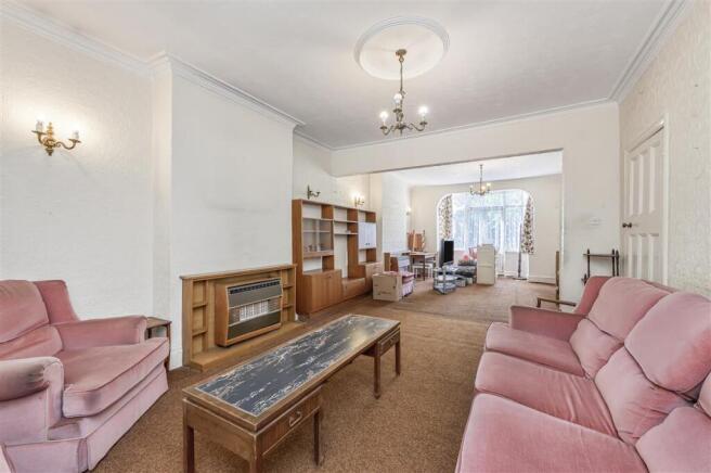 5 bed property, in Kings Avenue, £1,100,000