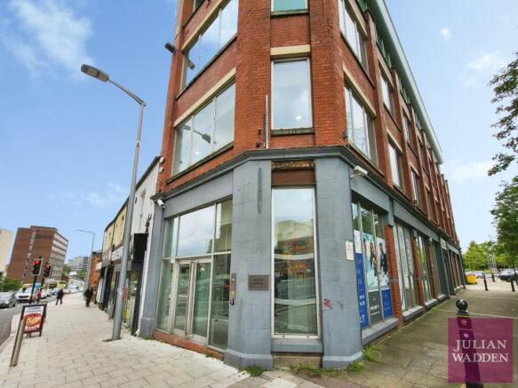 1 bed property, in Wellington Road South, £22,500