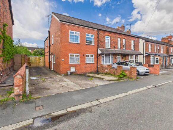 3 bed property, in Pearl Lane, £320,000
