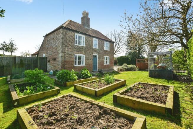 3 bed property, in Boston Road, £350,000