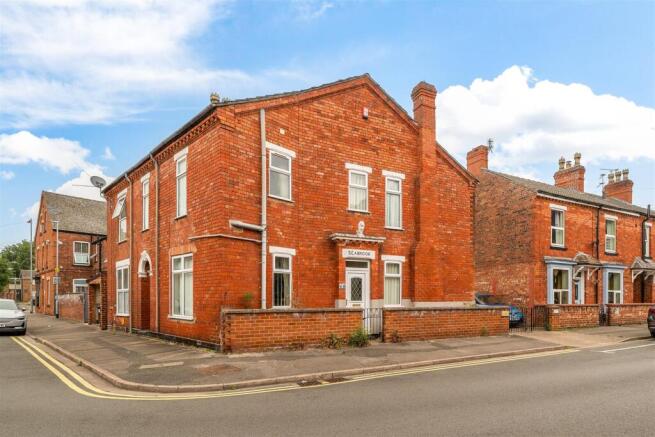 3 bed property, in Cecil Street, £185,000