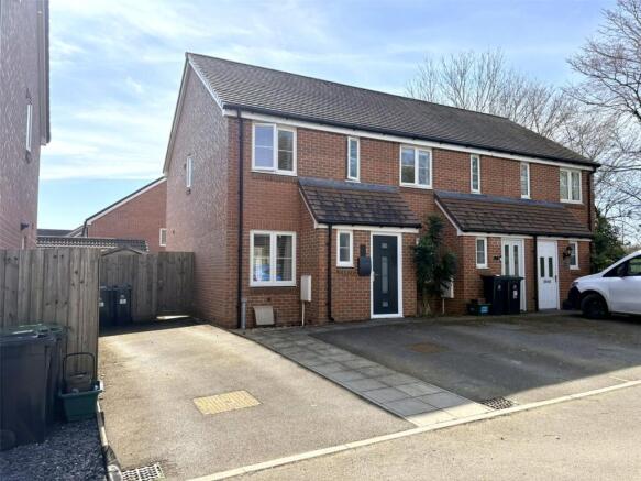2 bed property, in The Bluebells, £239,999
