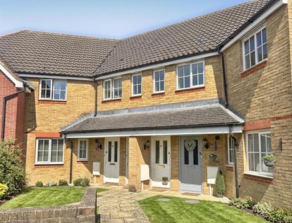 2 bed property, in Guernsey Way, £180,000