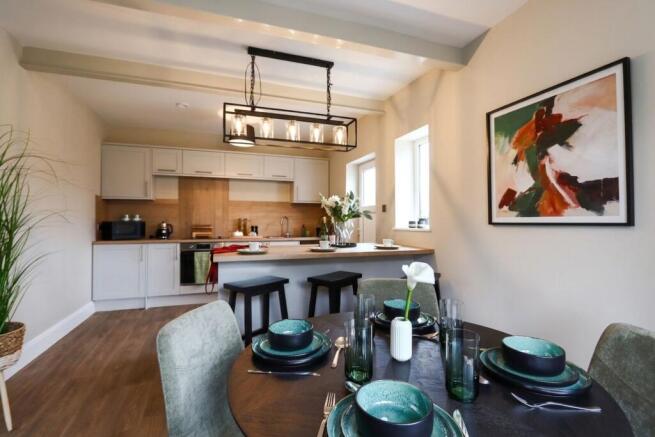3 bed property, in Kenyon Road, £300,000