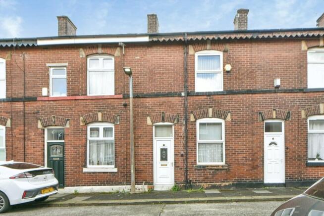 2 bed property, in Potter Street, £120,000