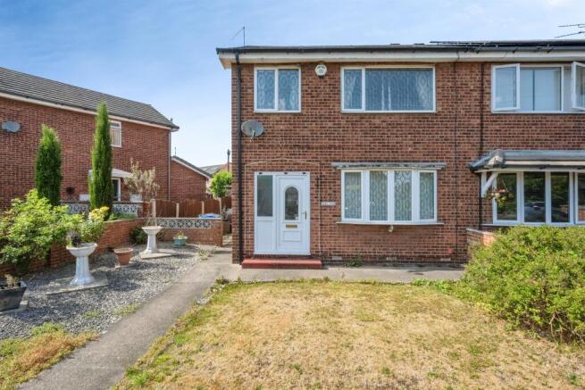 3 bed property, in Doncaster Road, £170,000