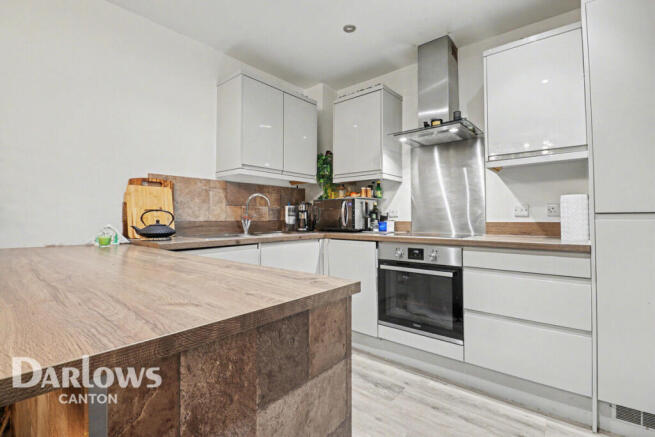 2 bed property, in Schooner Drive, £250,000