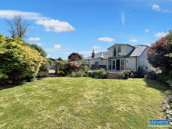 5 bed property, in North Road Industrial Estate, £475,000