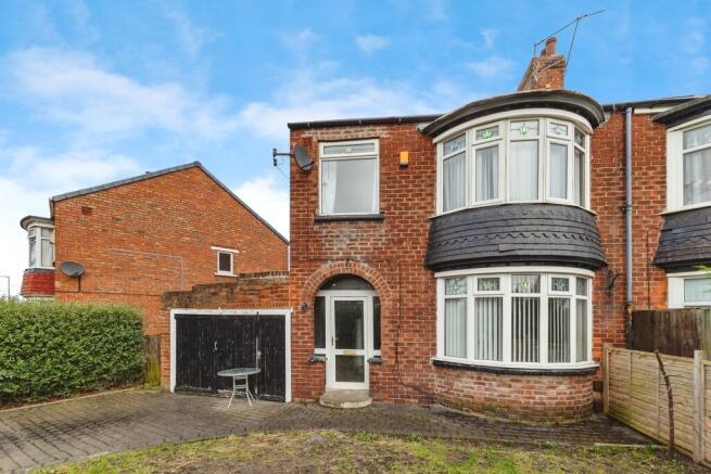 3 bed property, in Clairville Road, £100,000