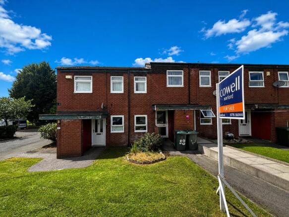 2 bed property, in The Thimbles, £80,000