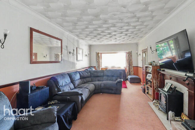 4 bed property, in St Aubyns Gardens, £900,000