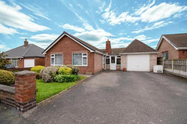4 bed property, in Peak Avenue, £299,500